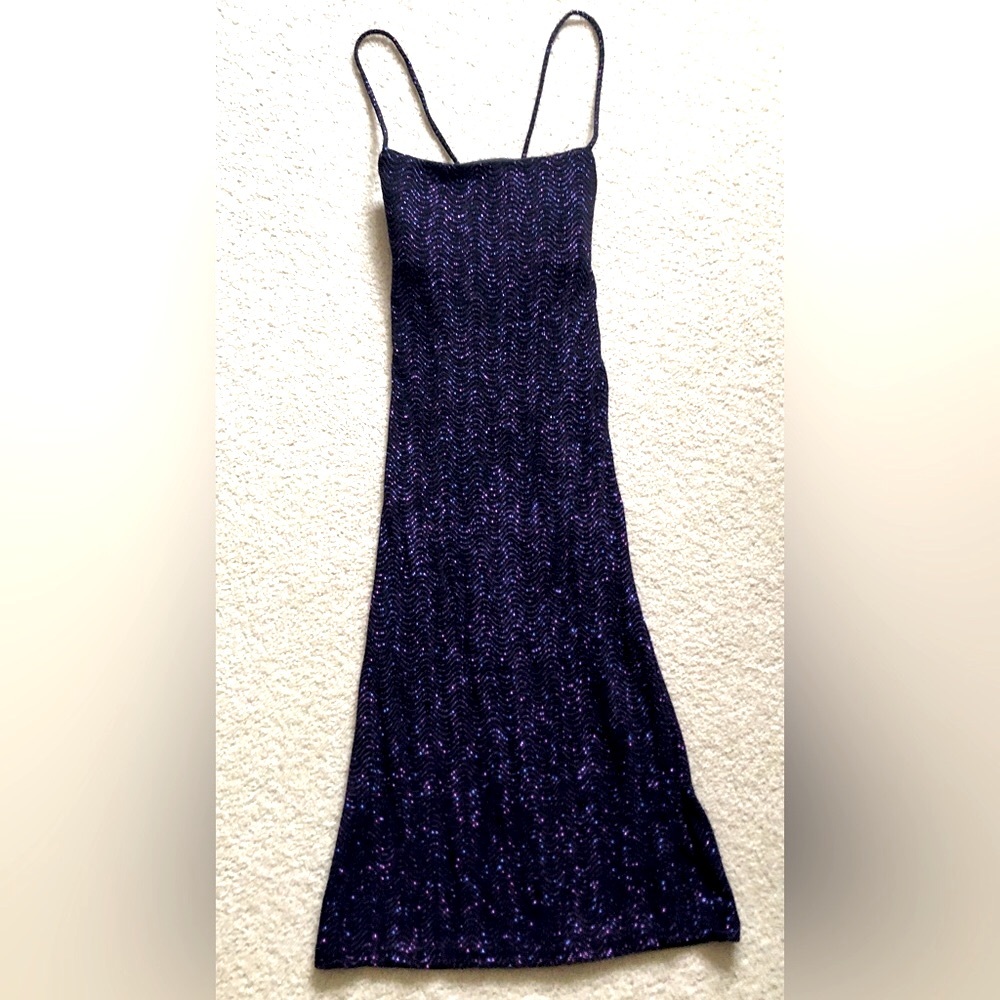 Fitted glittery purple backless dress